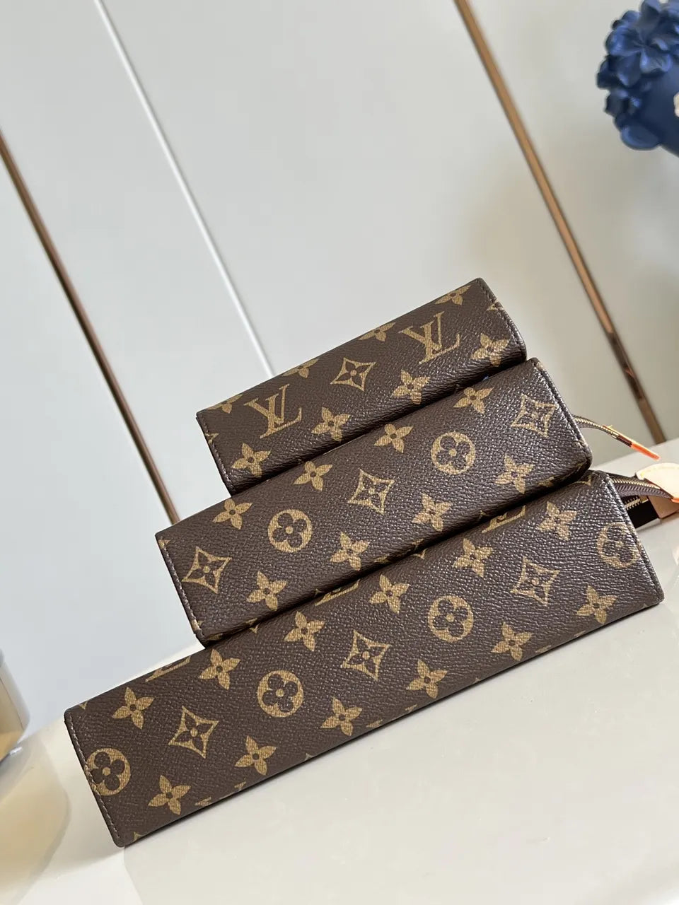 Brown Monogram LV Zip Pull - Hình 2