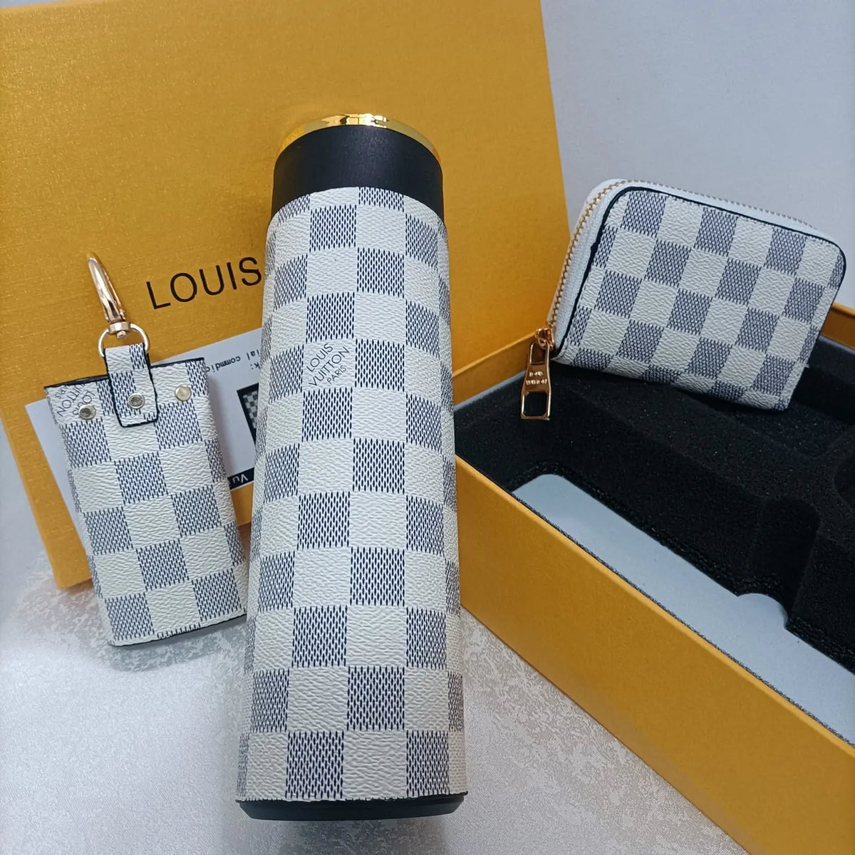 set limited Louis Vuitton Damier Azur Bottle