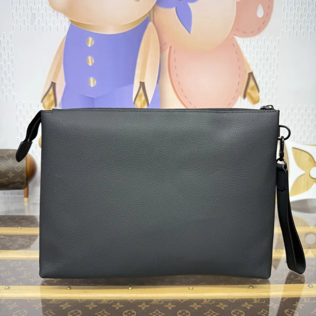 Louis Vuitton Black Pochette - Hình 2
