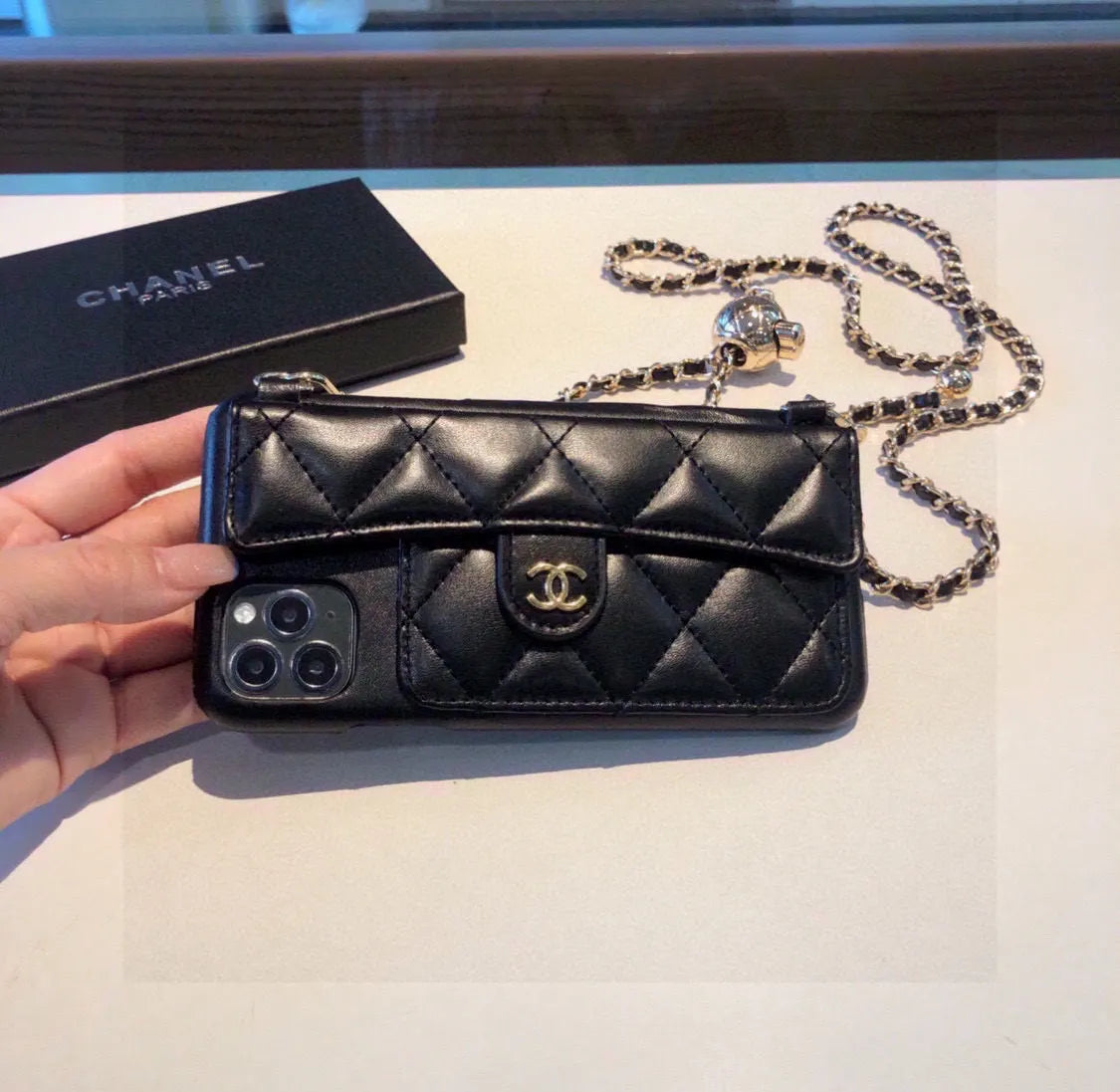 Chanel Black Quilted Leather iPhone Case - Hình 4