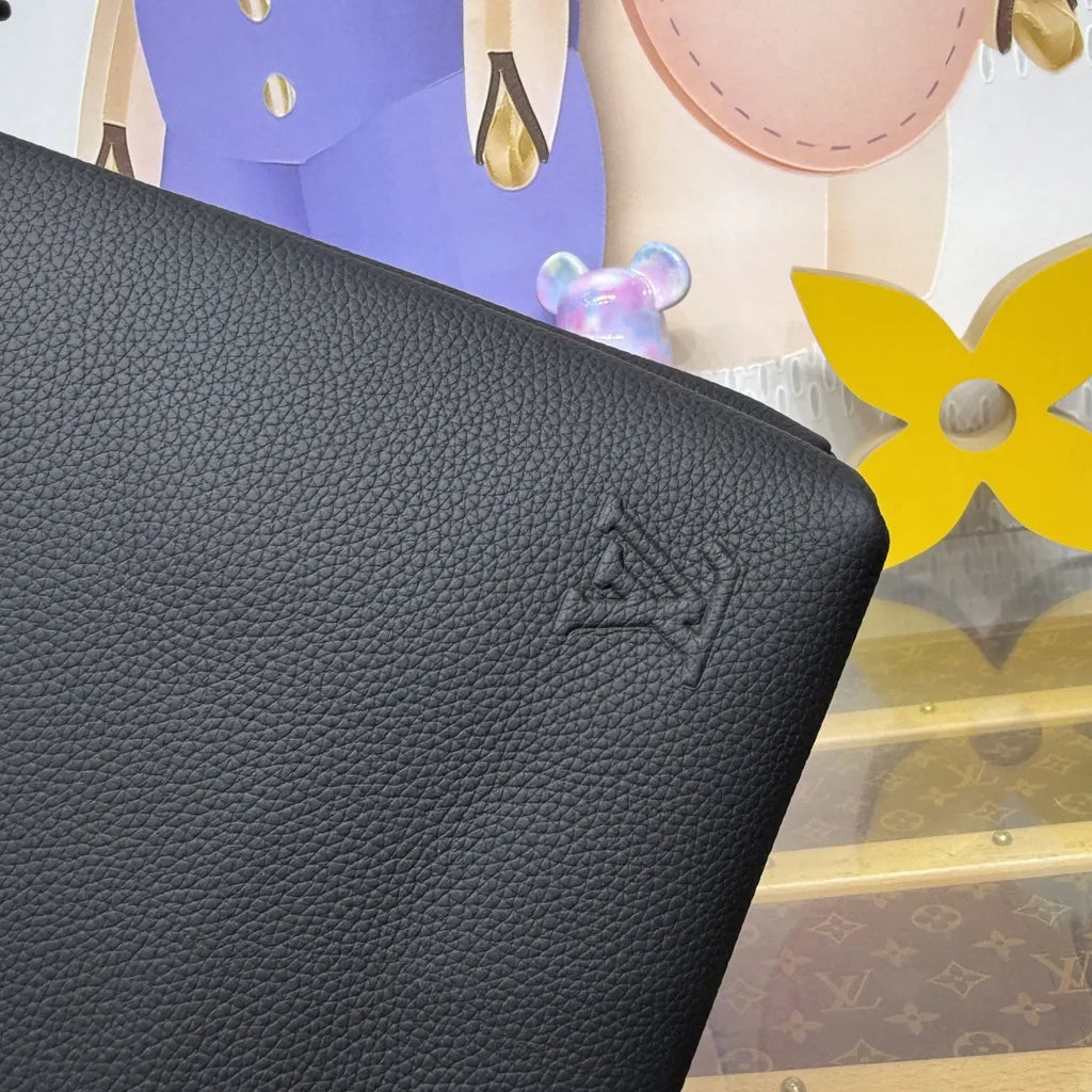 Louis Vuitton Black Pochette - Hình 4