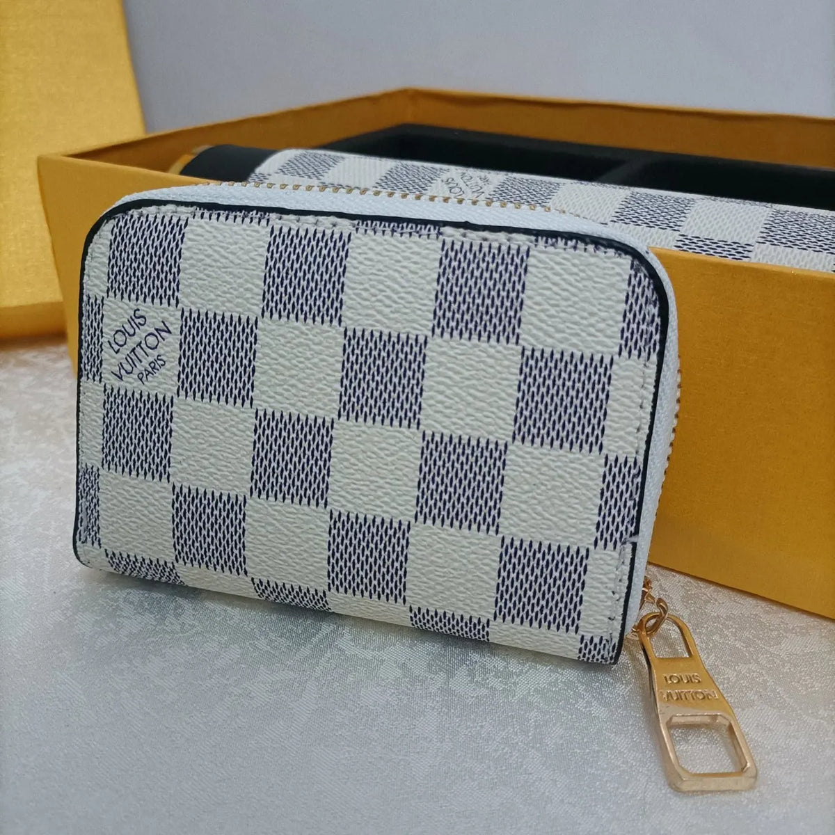 set limited Louis Vuitton Damier Azur Bottle - Hình 4