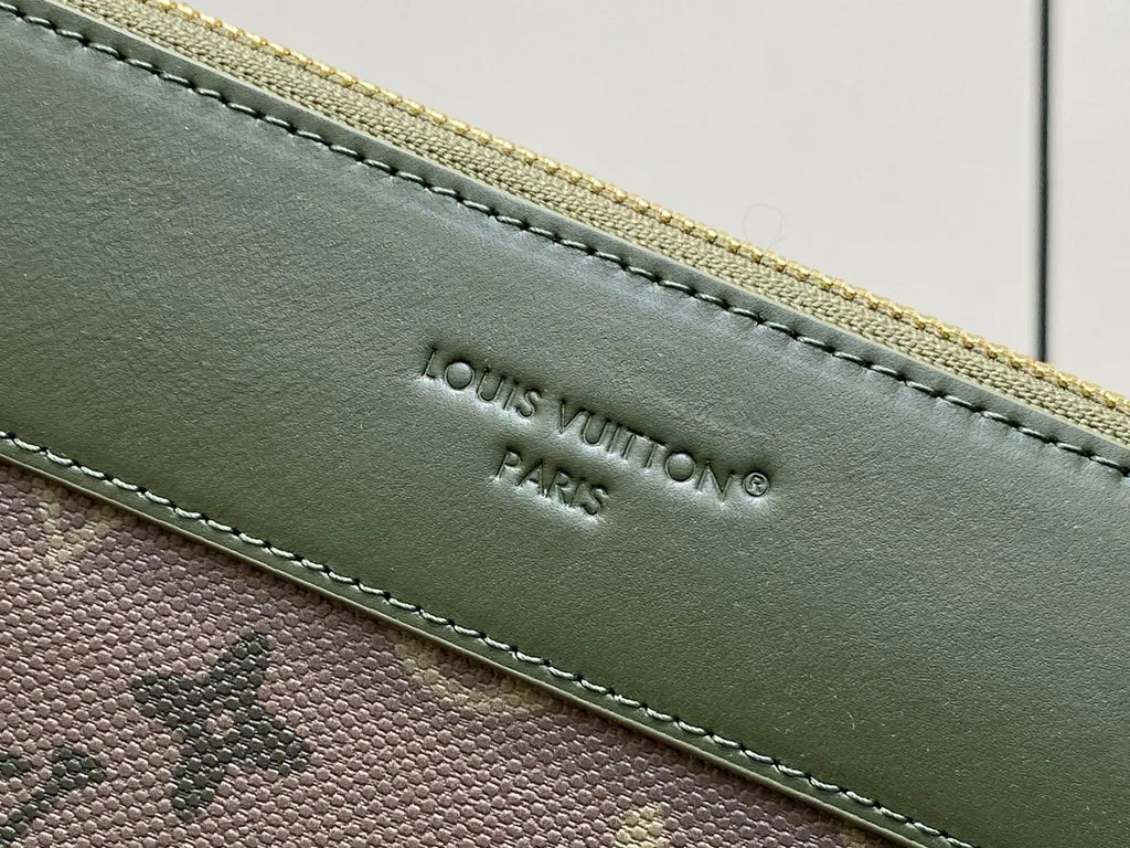 Louis Vuitton Olive Pouch green - Hình 4