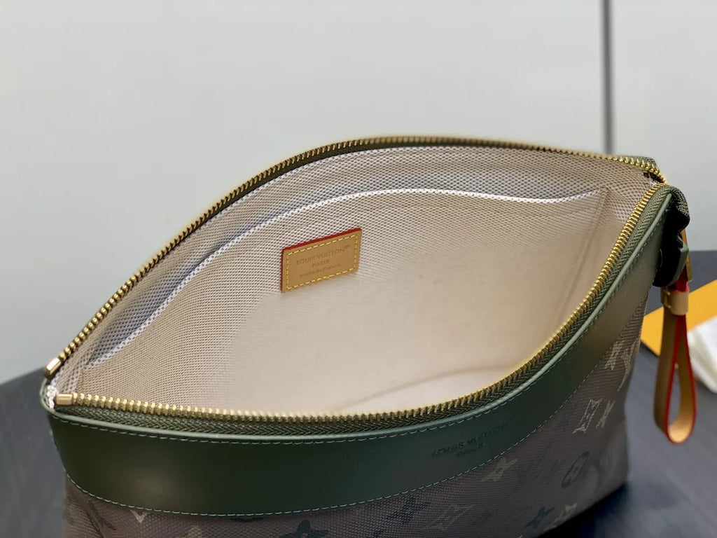 Louis Vuitton Olive Pouch green - Hình 6