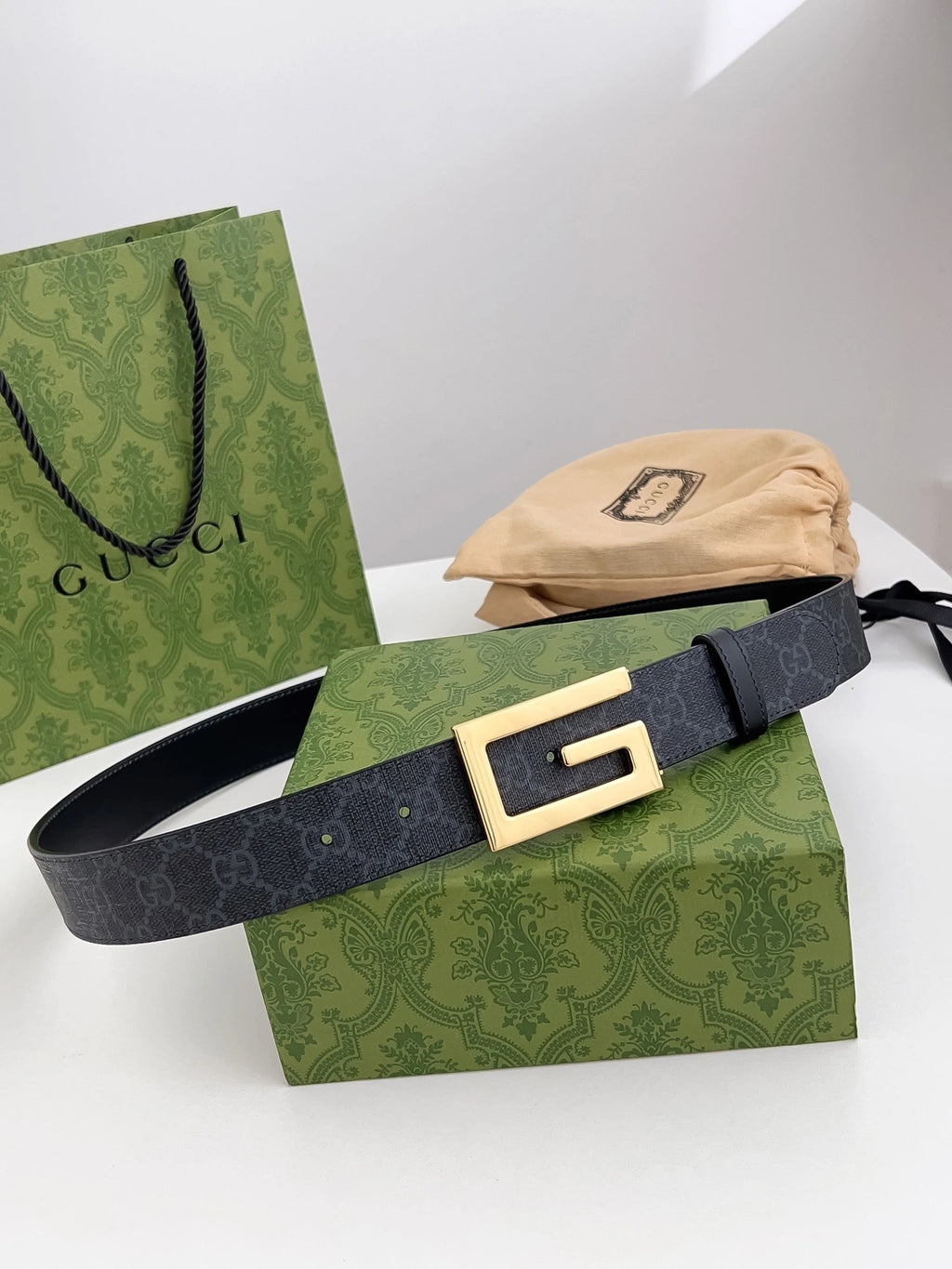 Gucci Signature Belt with Gold Buckle - Hình 3