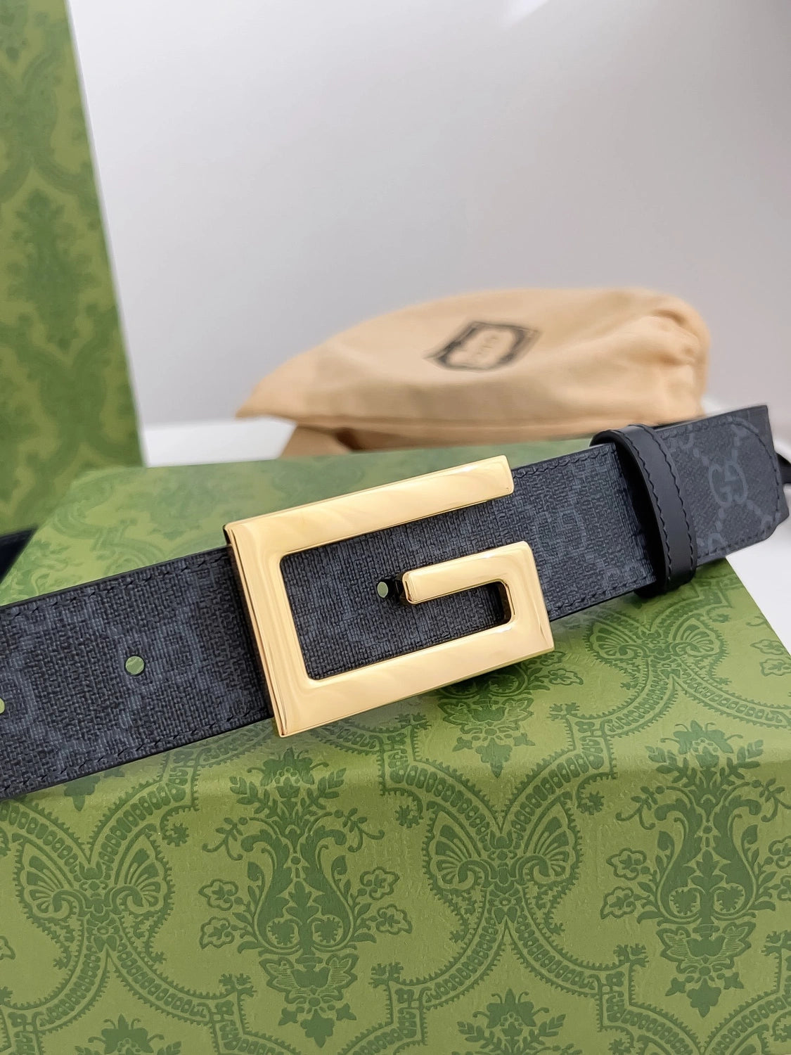 Gucci Signature Belt with Gold Buckle - Hình 4