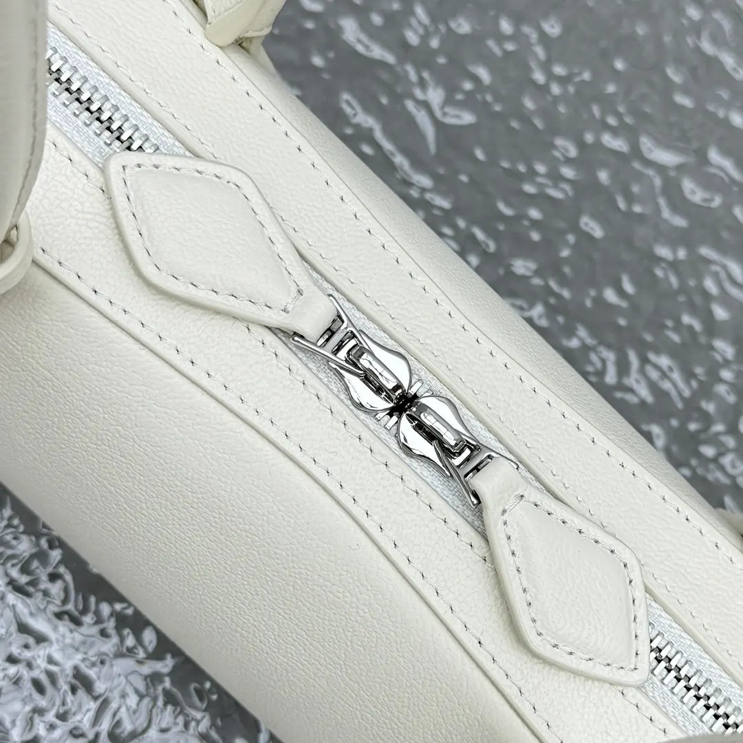 Alaïa Small White Bag - Hình 7