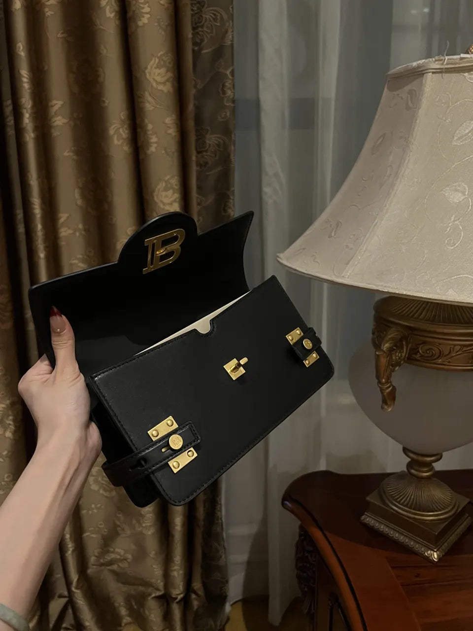Black Leather 'B' Top Handle Bag - Hình 8