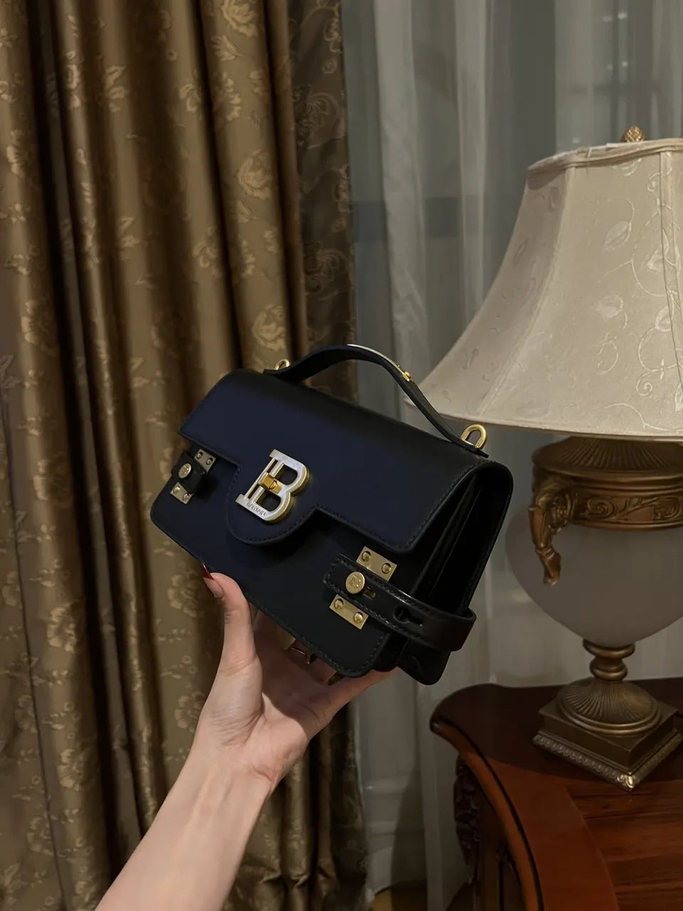 Black Leather 'B' Top Handle Bag - Hình 2