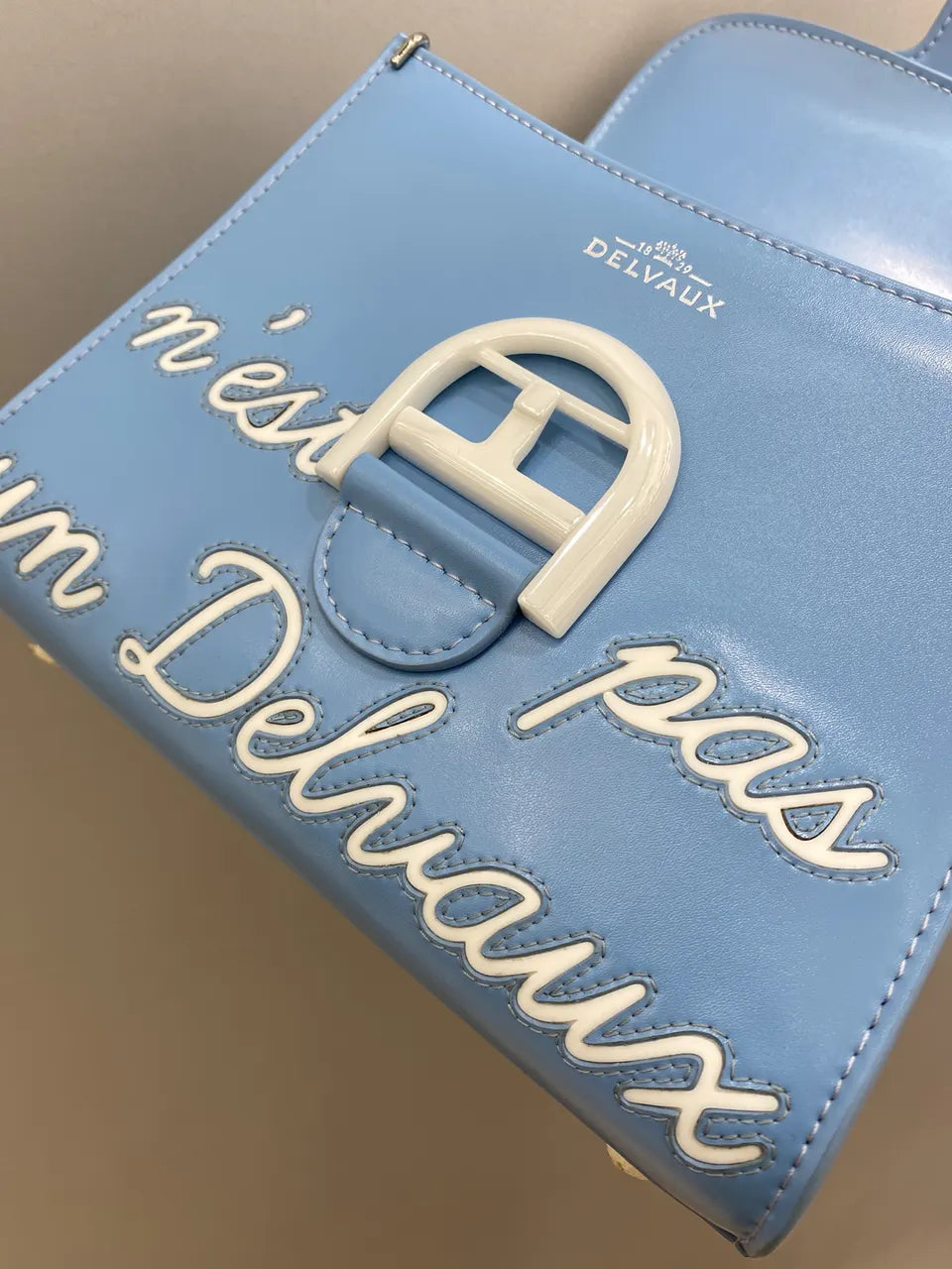 Delvaux Baby Blue Brillant - Hình 5