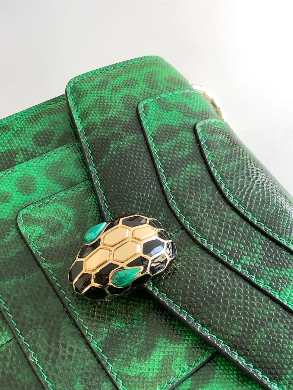 Bvlgari Emerald Serpenti Python Bag - Hình 5