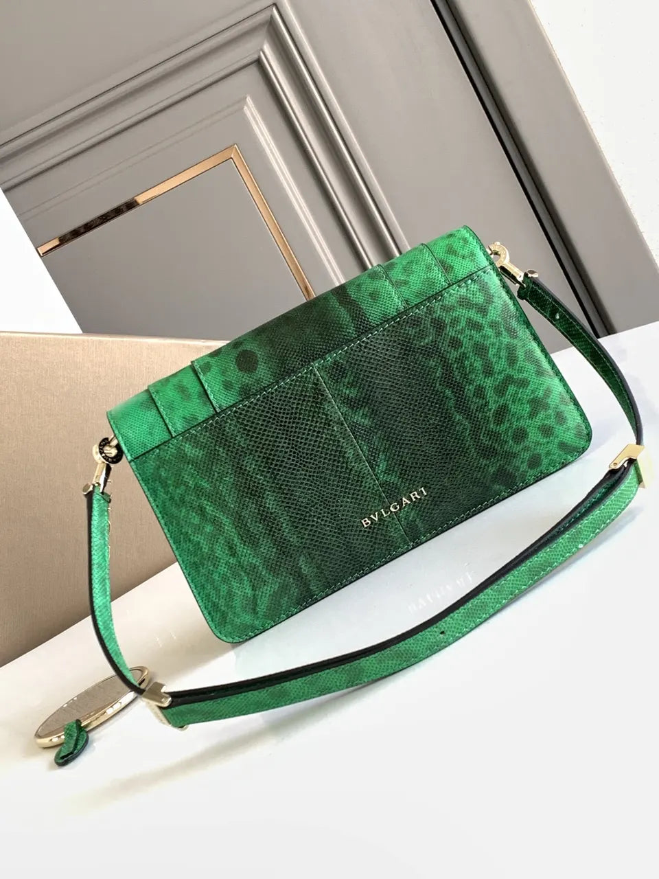 serpenti python Bvlgari Emerald Green Bag - Hình 3