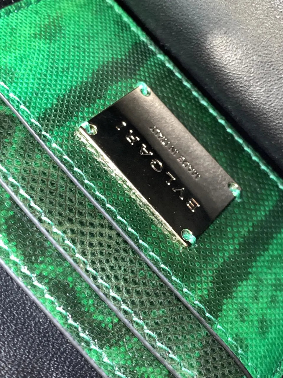 serpenti python Bvlgari Emerald Green Bag - Hình 9