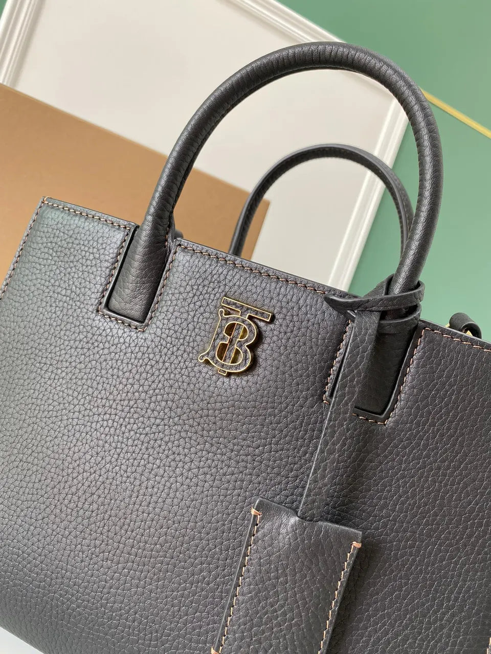 Burberry Black Grainy Leather TB Bag - Hình 8