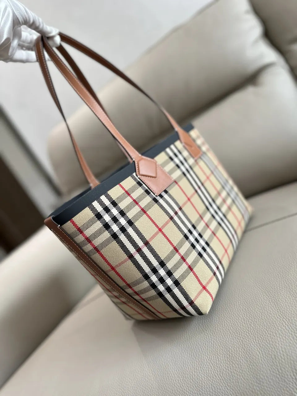pouch Burberry Check Tote Bag - Hình 4