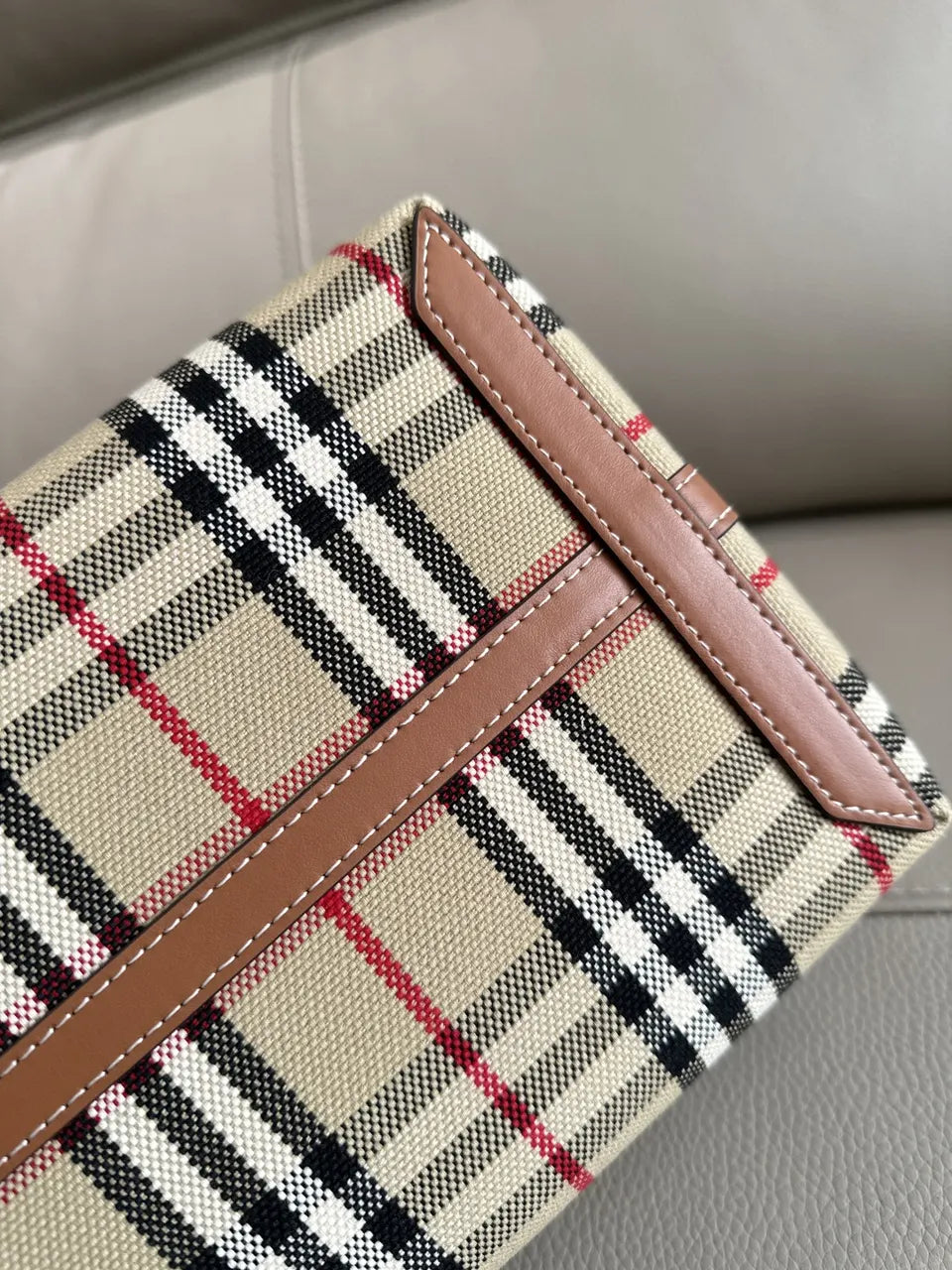 pouch Burberry Check Tote Bag - Hình 8