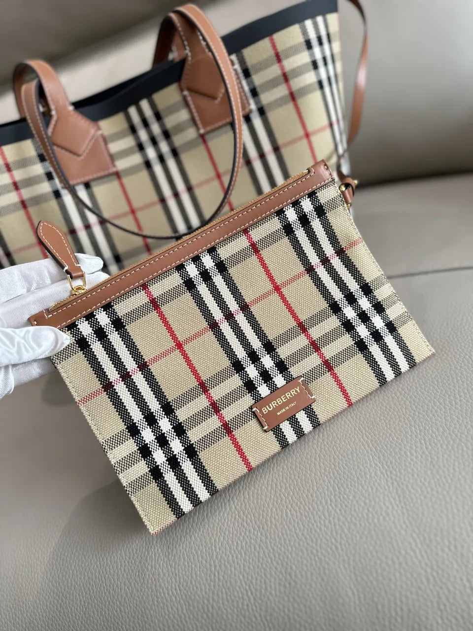 pouch Burberry Check Tote Bag - Hình 6
