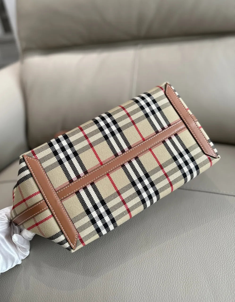 pouch Burberry Check Tote Bag - Hình 7