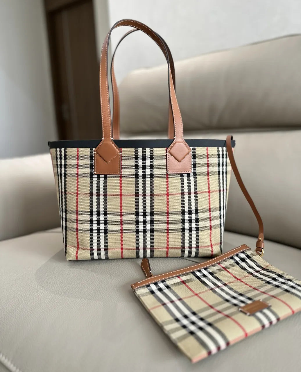 pouch Burberry Check Tote Bag