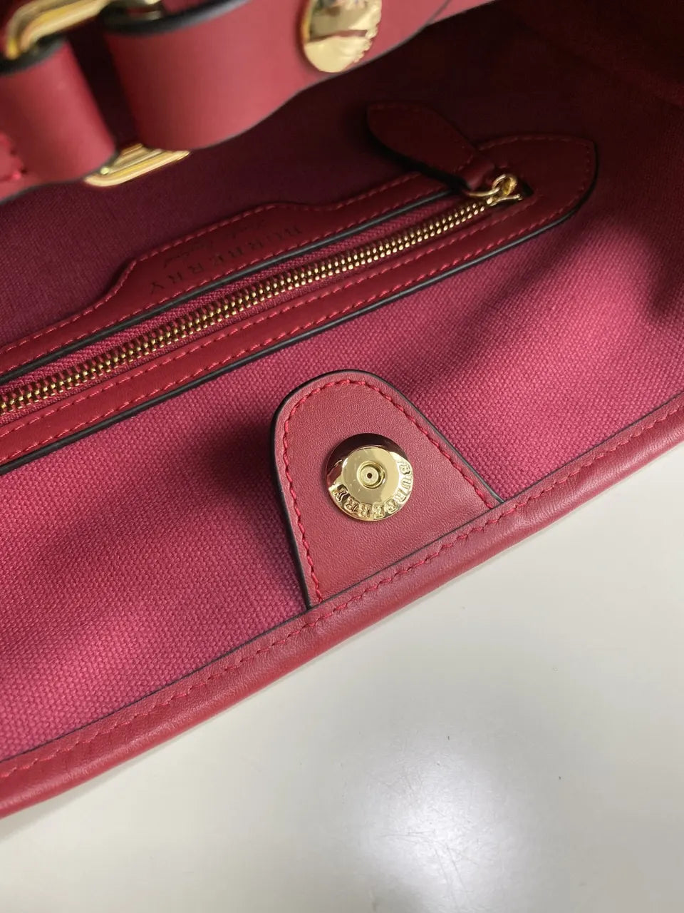 Burberry Check Tote Red Trim - Hình 3