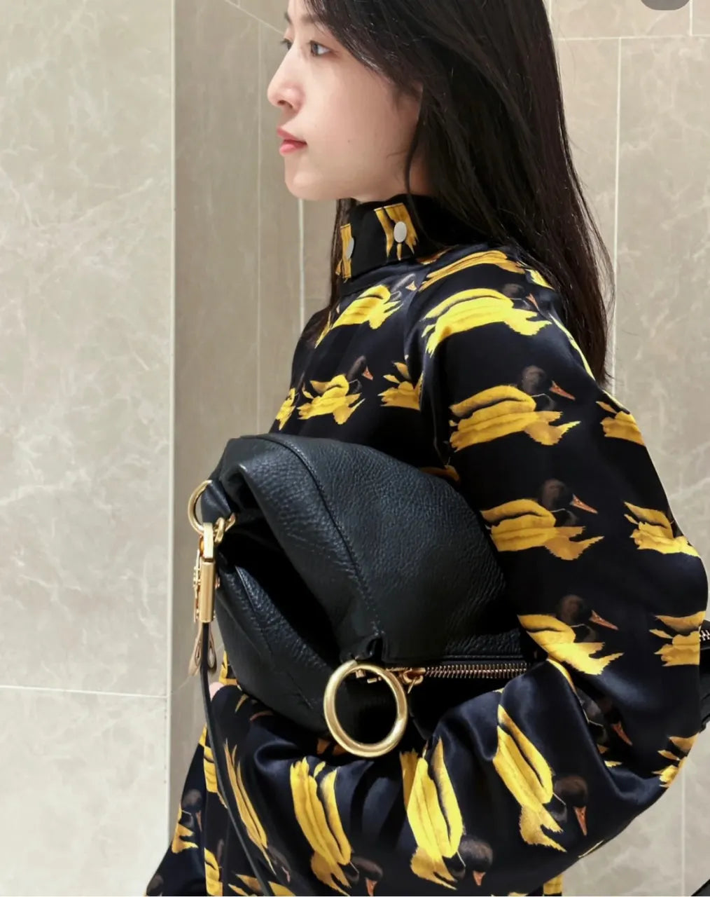 Burberry Black Leather Hobo Bag - Hình 4