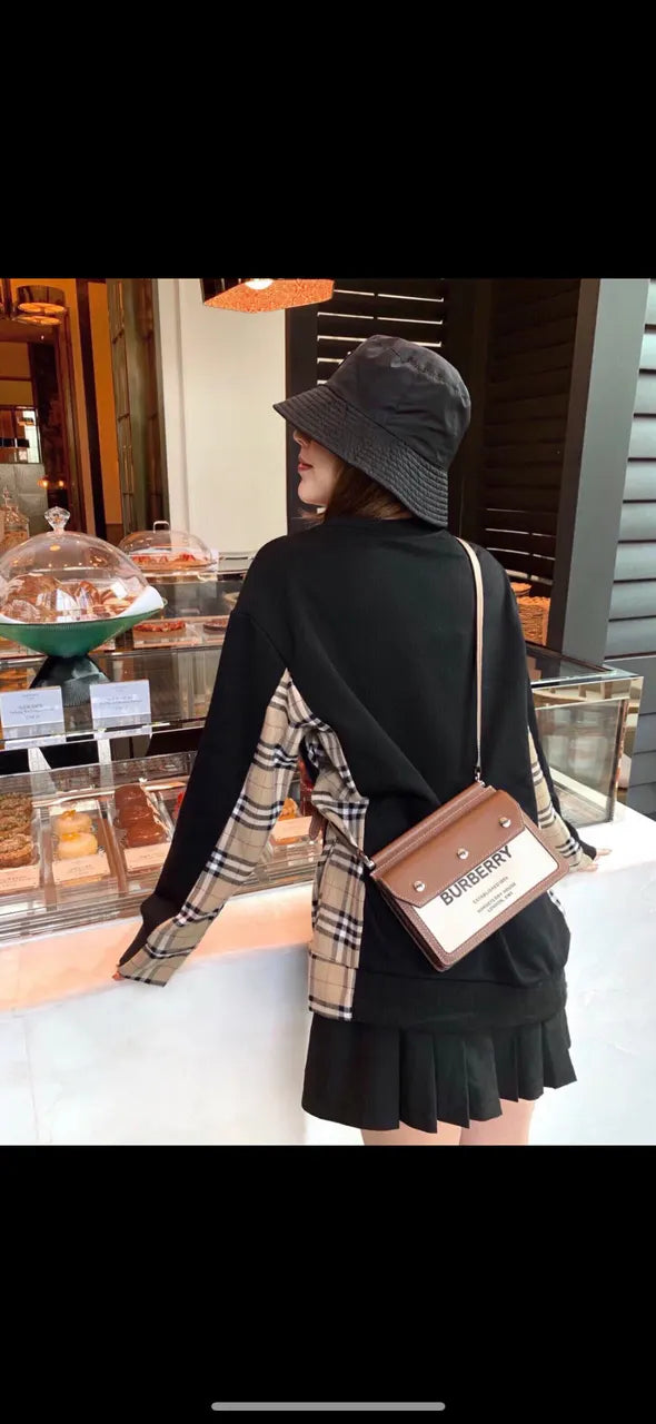 Burberry Two-Tone Shoulder Bag - Hình 3