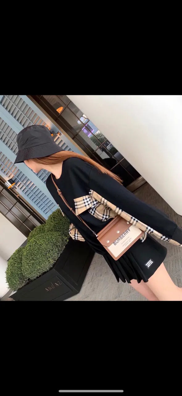 Burberry Two-Tone Shoulder Bag - Hình 4