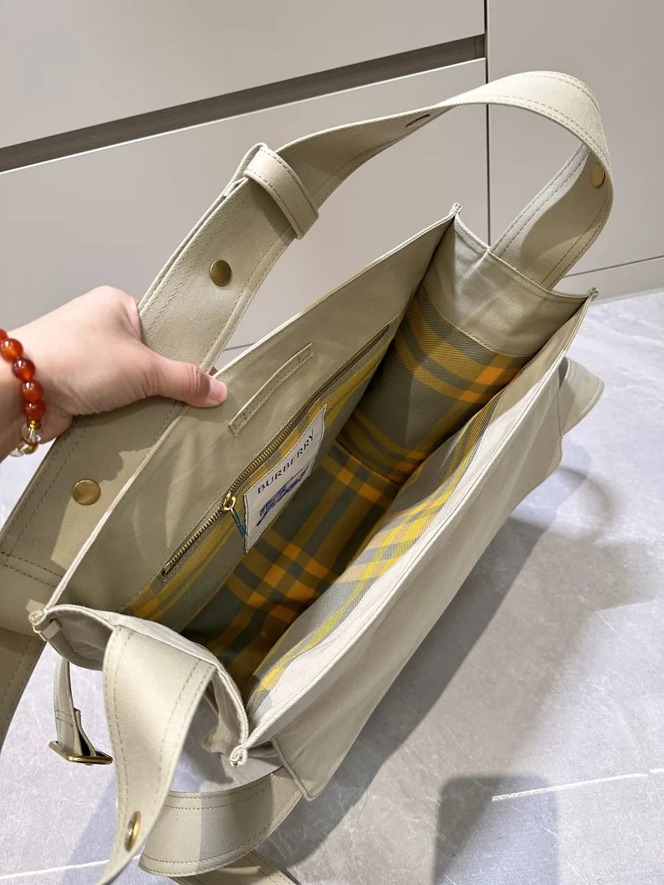 Burberry Beige Pocket Bag - Hình 6