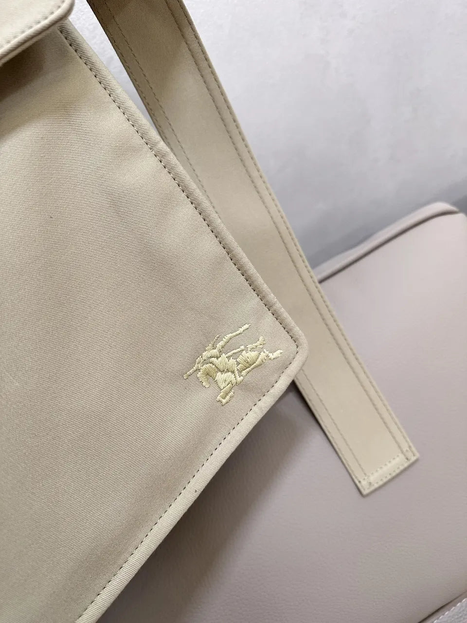 Burberry Beige Pocket Bag - Hình 3