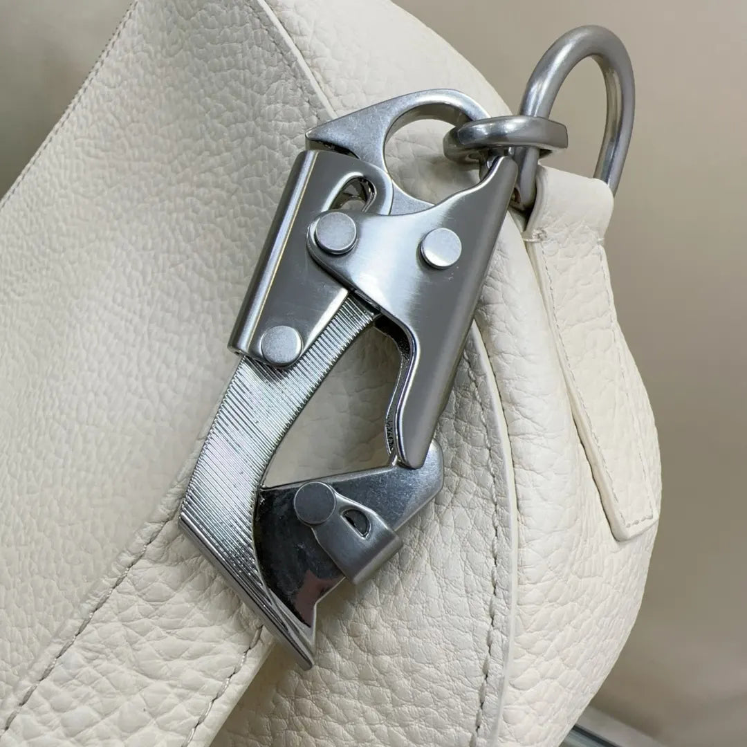 Burberry Cream Leather Sling Bag - Hình 4