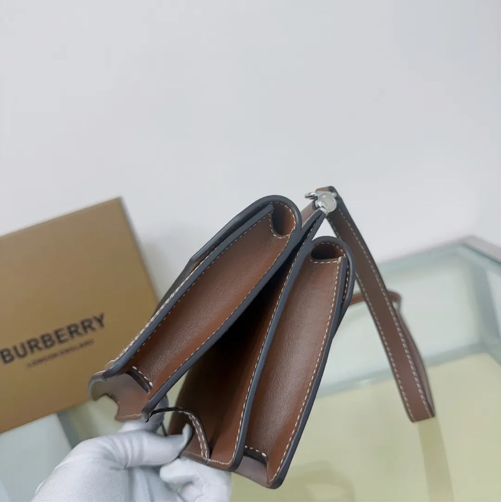 Burberry Canvas Pocket Bag - Hình 5