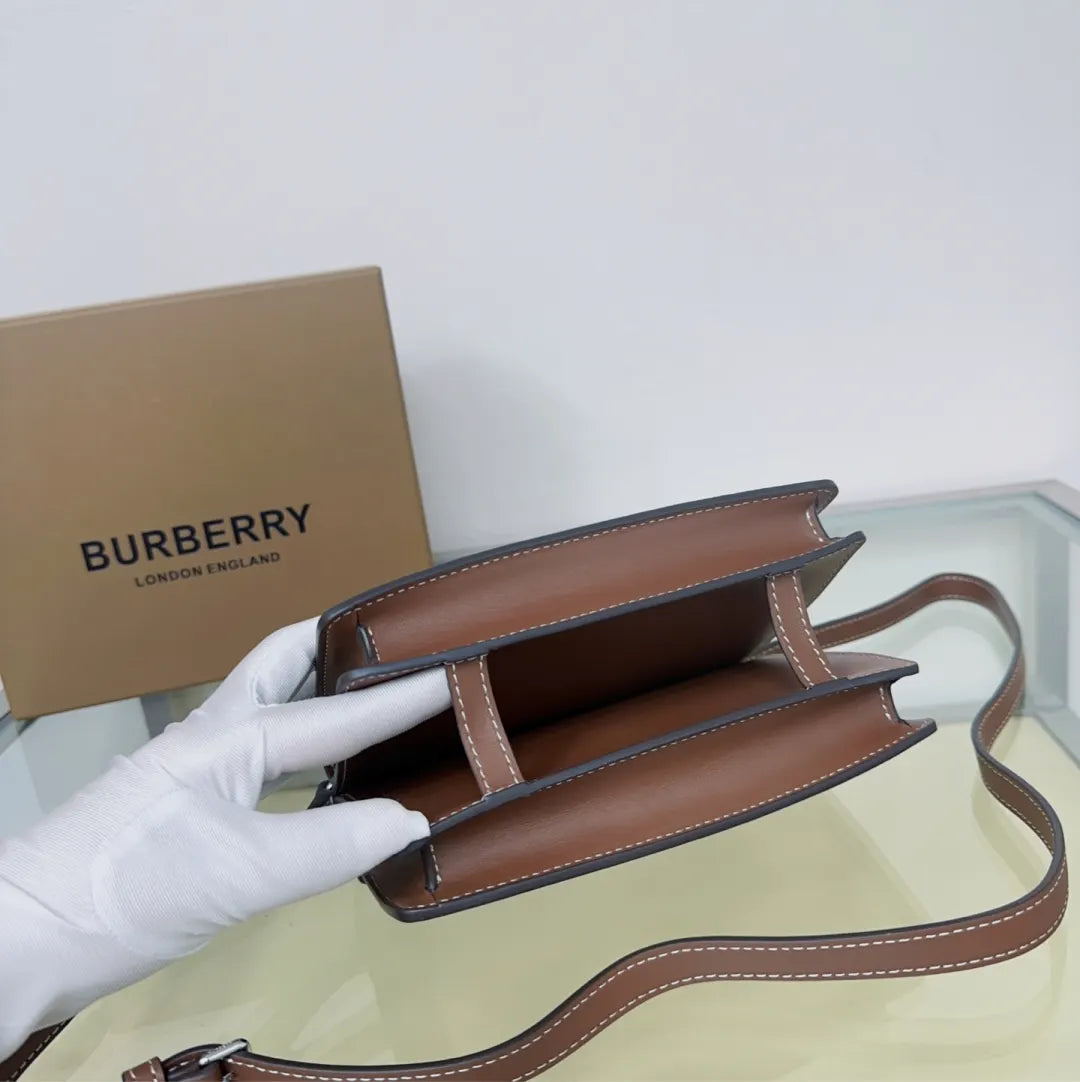 Burberry Canvas Pocket Bag - Hình 6