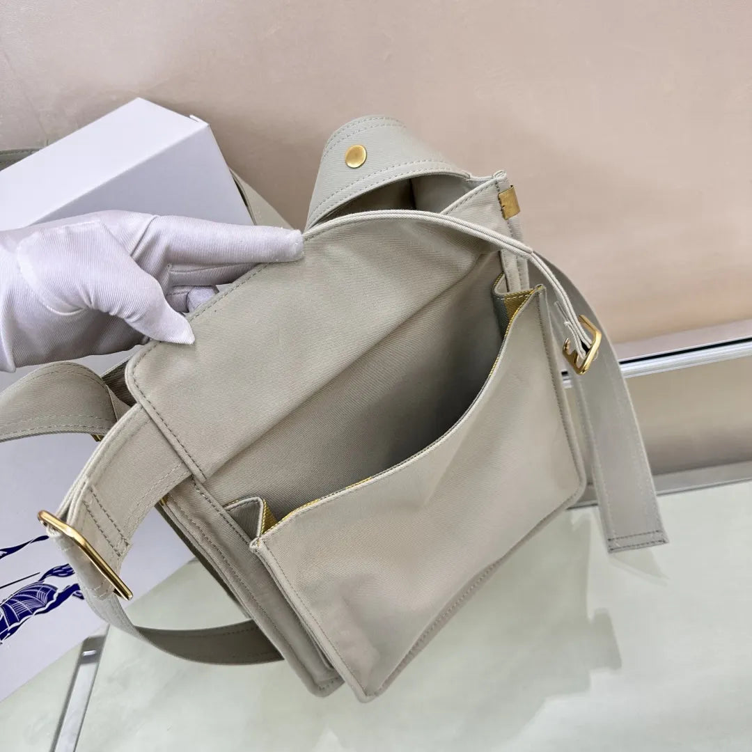 Burberry Alabaster Leather Belt Bag - Hình 6