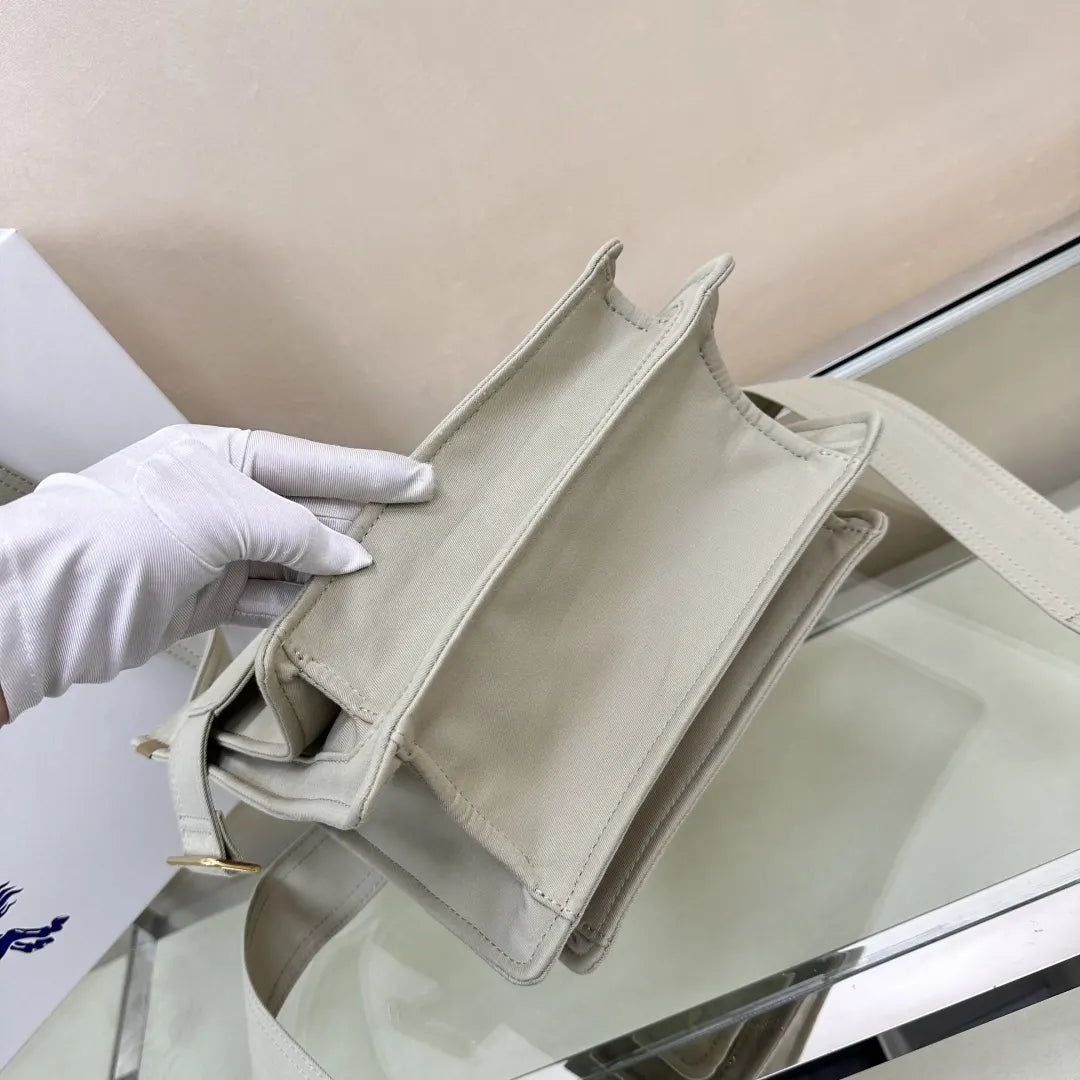 Burberry Alabaster Leather Belt Bag - Hình 7