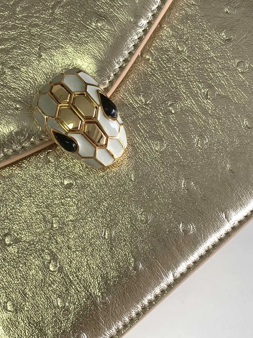handle Bvlgari Serpenti Gold Ostrich Bag - Hình 5