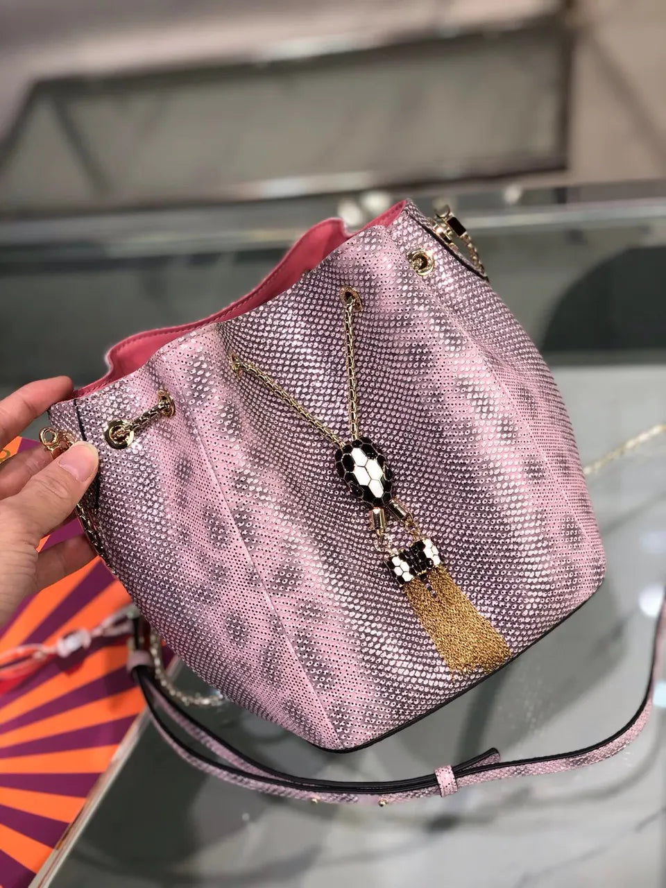 Bvlgari Pink Bucket Bag - Hình 6