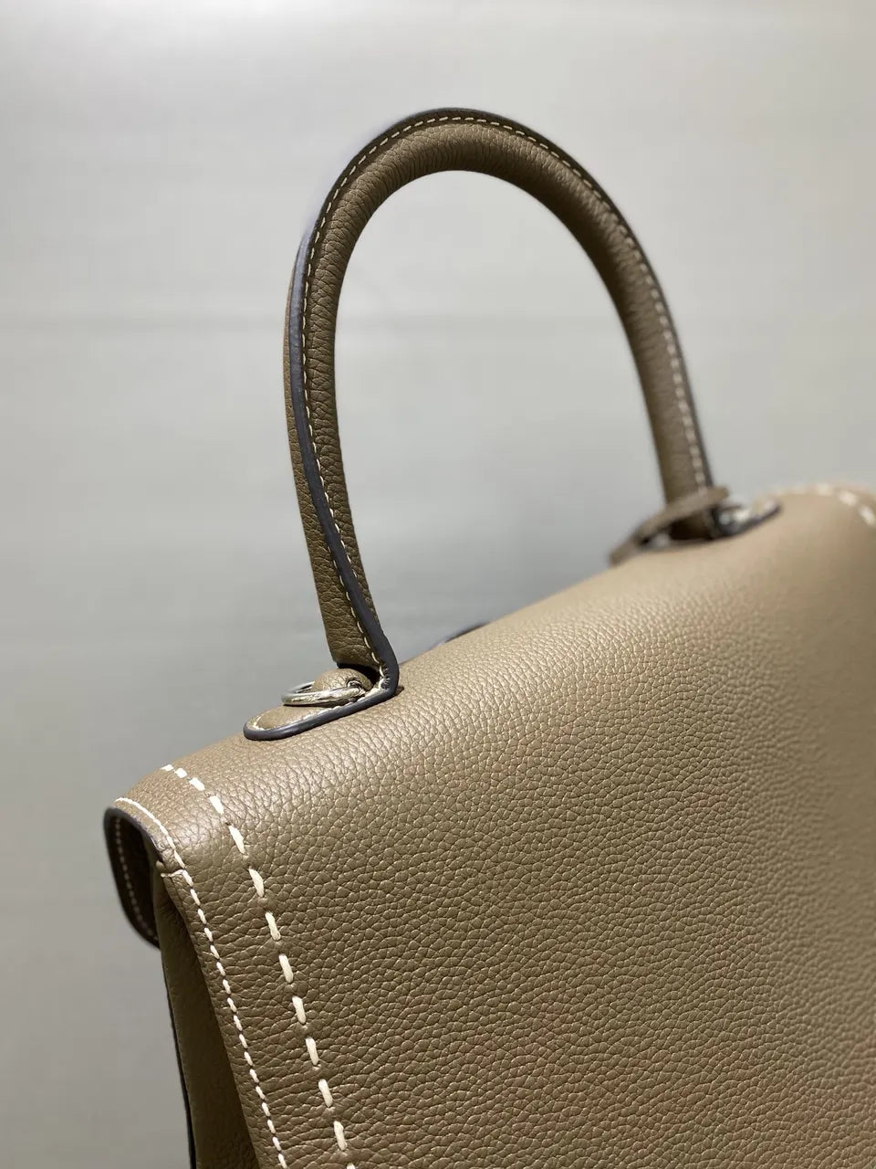 Delvaux Khaki Leather Pin Mini - Hình 4