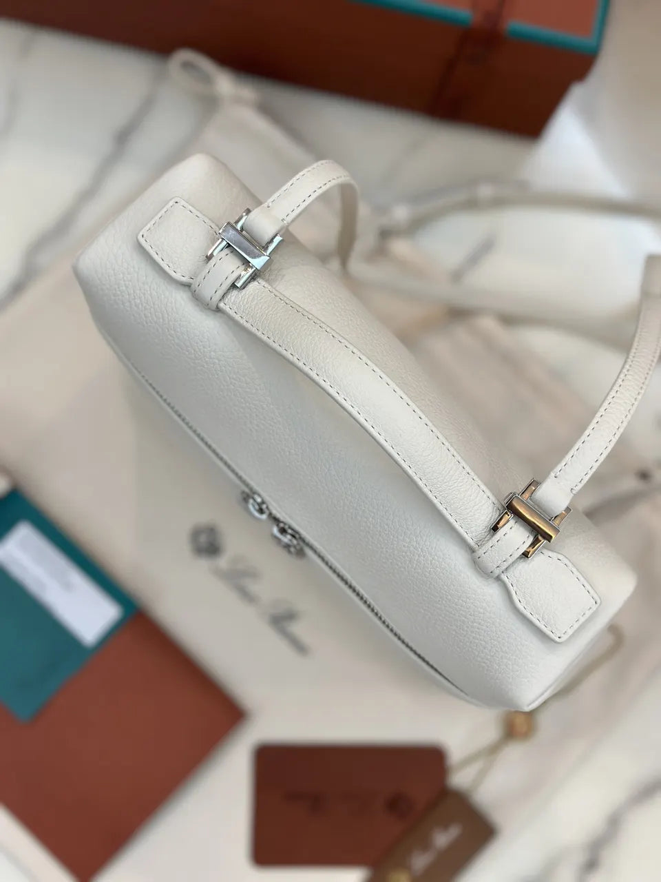 Loro Piana White Leather Vanity Case - Hình 5