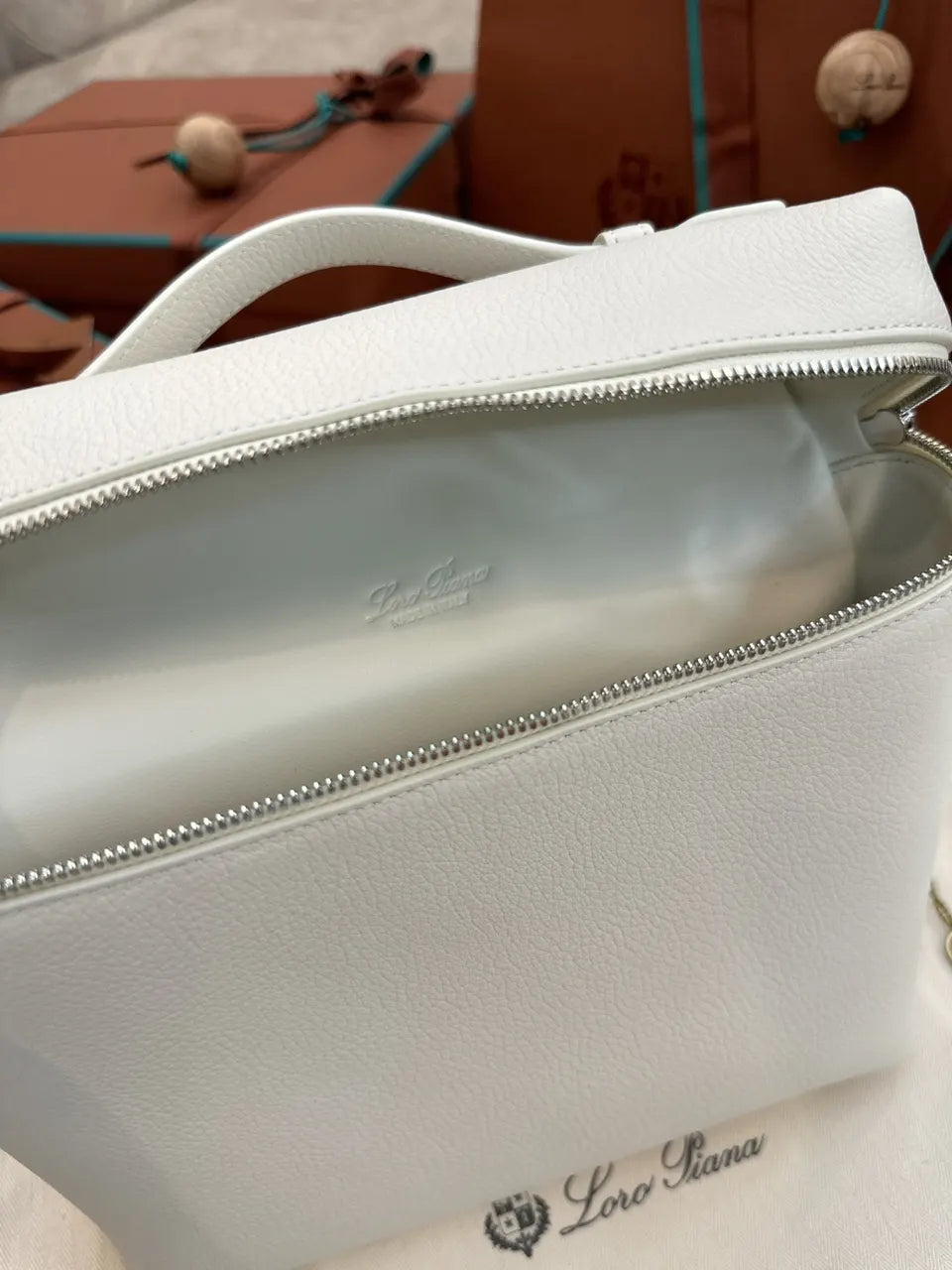 Loro Piana White Leather Vanity Case - Hình 9