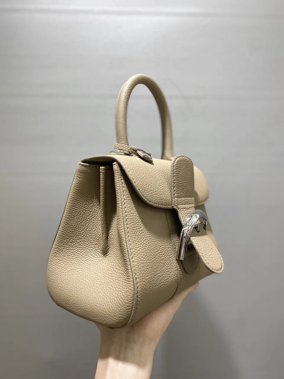Delvaux Beige Leather Mini Bag - Hình 3