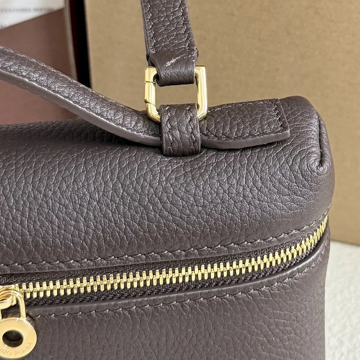 Loro Piana Espresso Leather Vanity - Hình 8