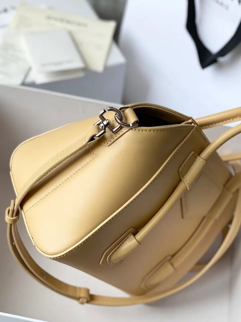 Givenchy Antigona Soft Bag Light Beige - Hình 3