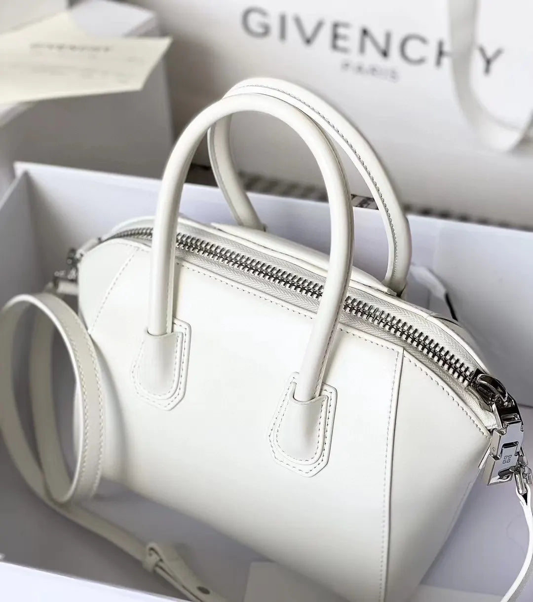Givenchy White Leather Handbag - Hình 4