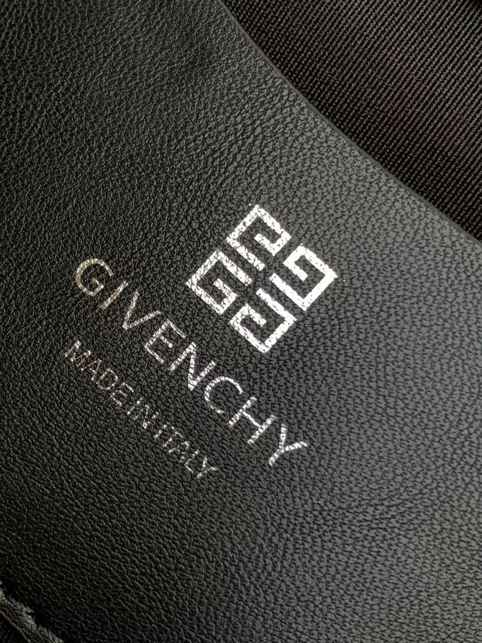 Givenchy patent shoulder bag - Hình 9