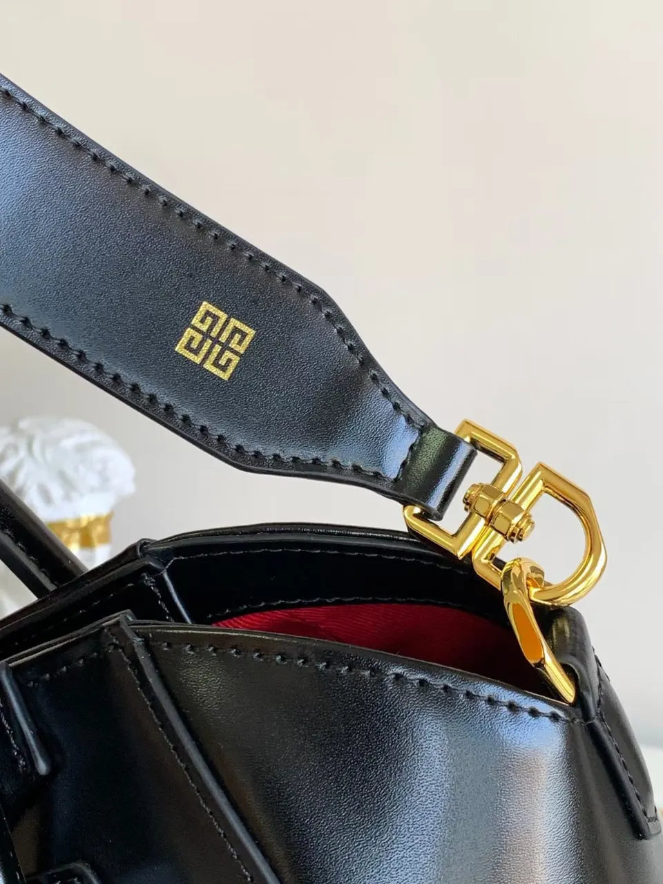 Givenchy Antigona Black Leather Bag - Hình 5