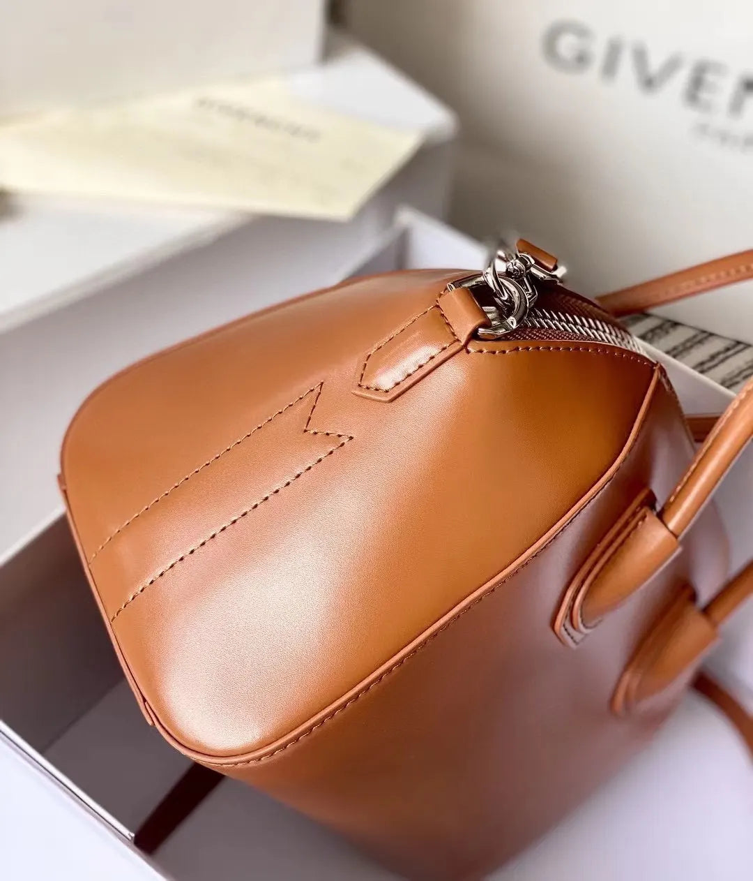 Givenchy Antigona Mini Leather Bag - Hình 3