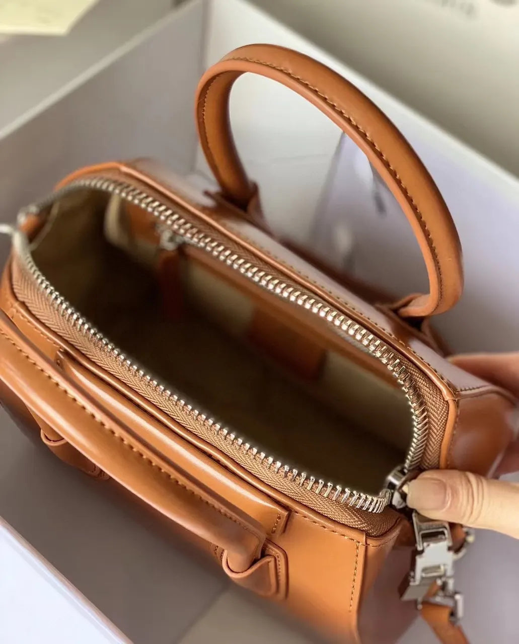 Givenchy Antigona Mini Leather Bag - Hình 7