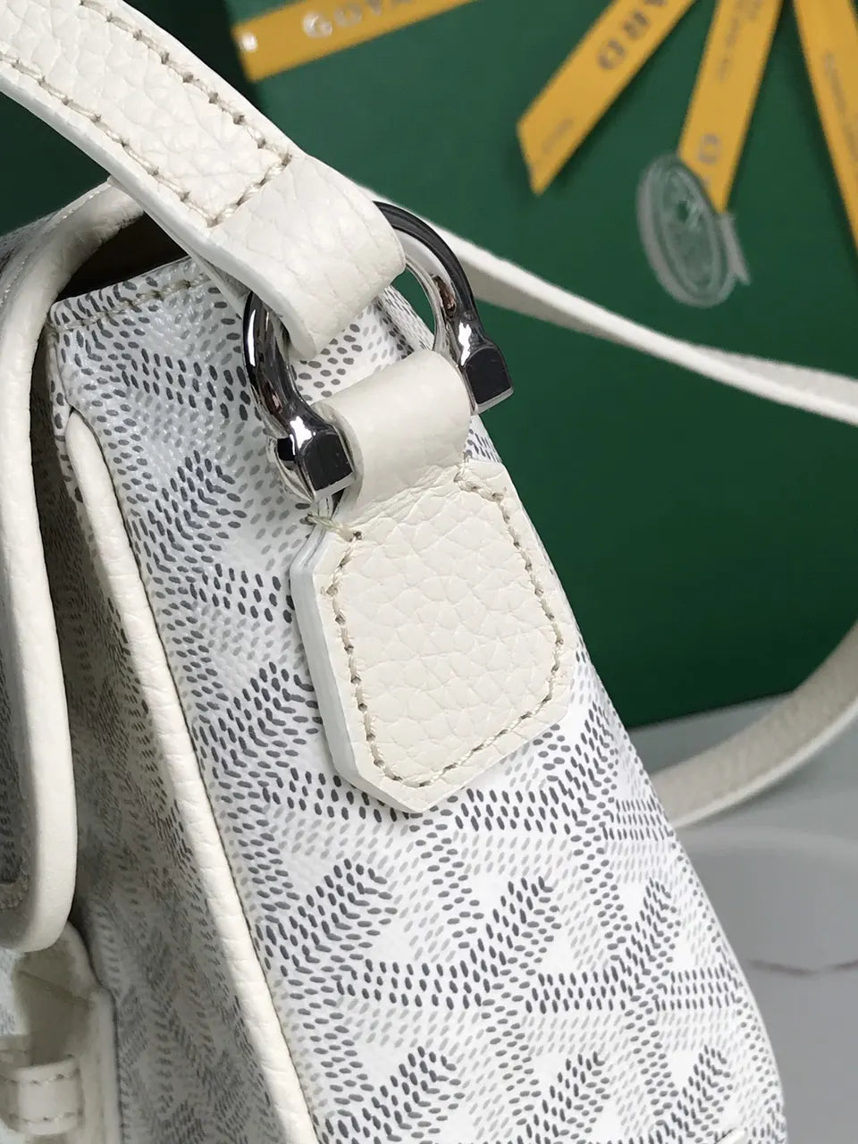 Goyard White Camera Bag - Hình 4