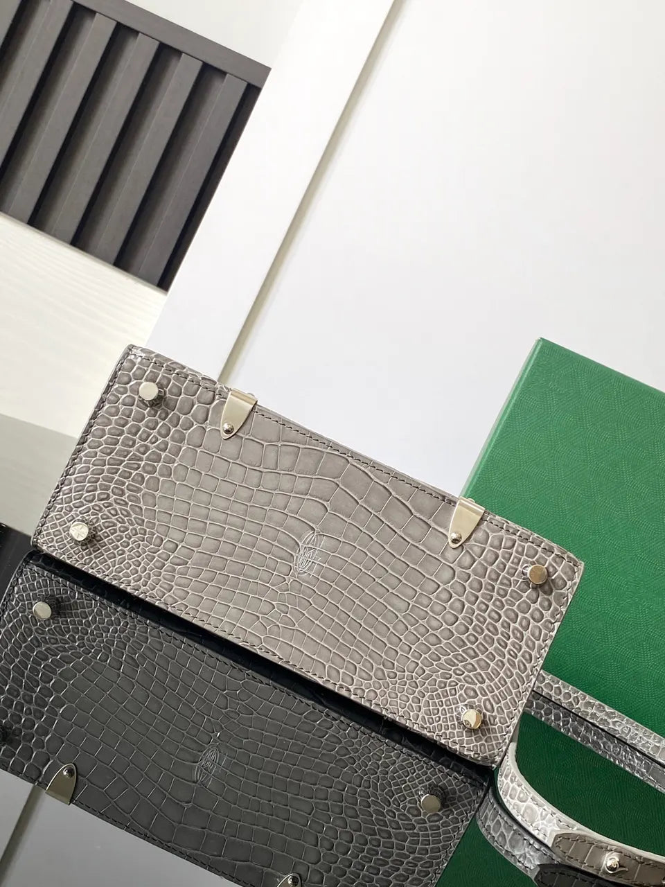Goyard Gray Croc Print Bag - Hình 4
