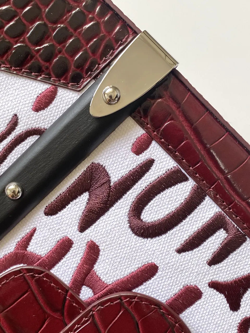 Moynat Burgundy Graffiti Bag - Hình 4